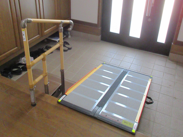 デイサービス宝：手すり・スロープ
